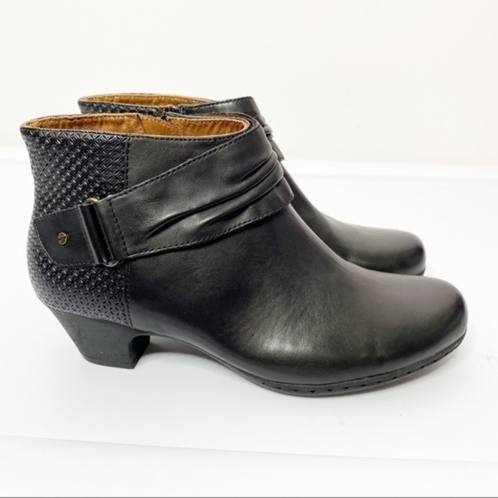 Rockport Black Leather Booties Size 7